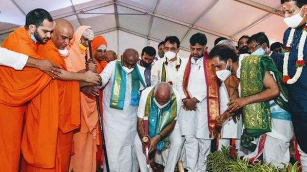 The statue is set to come up at the international airport in Bengaluru – which is the country’s third busiest – and which is named after Kempegowda. (Photo@BSYBJP)