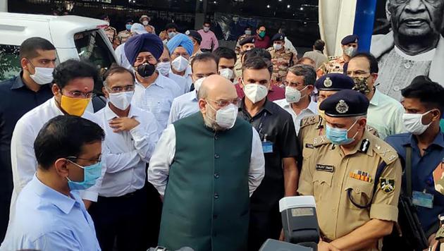 Union Home Minister Amit Shah with Delhi Chief Minister Arvind Kejriwal during a visit to Covid care centre at Radha Soami Beas, Chhatarpur in New Delhi on Saturday. (ANI) Union Home Minister Amit Shah with Delhi Chief Minister Arvind Kejriwal during a visit to Covid care centre at Radha Soami Beas, Chhatarpur in New Delhi on Saturday. (ANI)