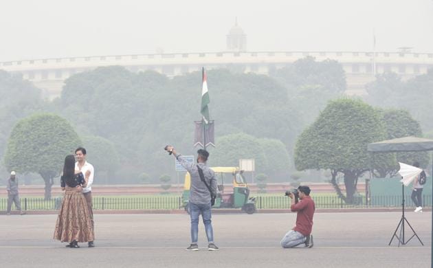Couples are happy that new discounted packages will allow them to afford more popular wedding photographers(Photo:Vipin Kumar/HT)