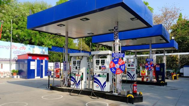 Customers will have to pay <span class='webrupee'>₹</span>80.38 for every litre of petrol and <span class='webrupee'>₹</span>80.40 for diesel in the national capital.(Bloomberg)