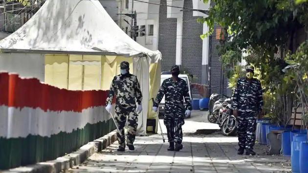 Six people, including a foreigner, had died due to the coronavirus disease (Covid-19) during treatment at hospitals in Delhi, Haryana and at a quarantine facility after being rescued from the Tablighi Jamaat headquarters.(Sanjeev Verma/HT photo)