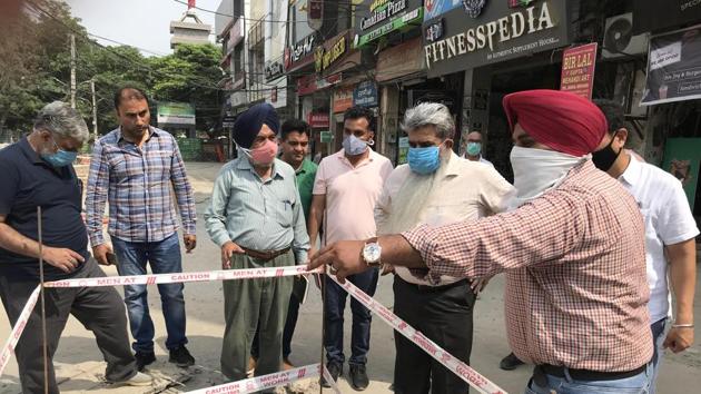 Punjab food, civil supplies and consumer affairs minister Bharat Bhushan Ashu reviewing ongoing works at the Sarabha Nagar market in Ludhiana on Sunday. (HT Photo) Punjab food, civil supplies and consumer affairs minister Bharat Bhushan Ashu reviewing ongoing works at the Sarabha Nagar market in Ludhiana on Sunday. (HT Photo)