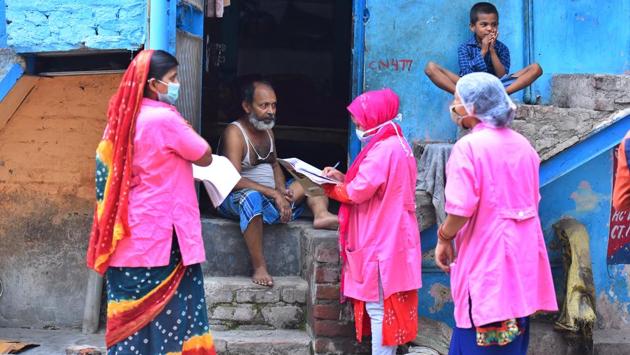 Asha health workers speak to a resident while conducting a survey at JJ colony in Patparganj on June 25. Priti (36), who goes by her first name, told HT that she got just Rs 2,320 for April. “I have been on Covid-19 duty since April. But I didn’t even get Rs 4,000. It is difficult for us to do our other routine jobs along with Covid-19 duty,” Priti, currently posted at a testing centre in Vasant Vihar said. (Raj K Raj / HT Photo)