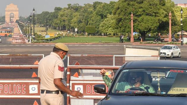 Security personnel checks the ID of a commuter at Vijay Chowk near Raisina Hills, in New Delhi.(PTI)