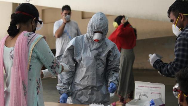 A sample collection drive to test for coronavirus infection, Gurugram, Haryana, Sunday, 28 June 2020. (Yogendra Kumar/HT Photo) A sample collection drive to test for coronavirus infection, Gurugram, Haryana, Sunday, 28 June 2020. (Yogendra Kumar/HT Photo)