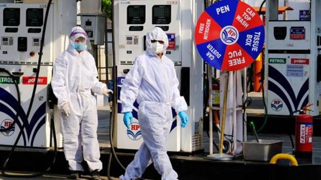 Employees wear personal protective equipment (PPE) at a Hindustan Petroleum Corp. gas station during a lockdown imposed due to the coronavirus in New Delhi.(Bloomberg Photo) Employees wear personal protective equipment (PPE) at a Hindustan Petroleum Corp. gas station during a lockdown imposed due to the coronavirus in New Delhi.(Bloomberg Photo)