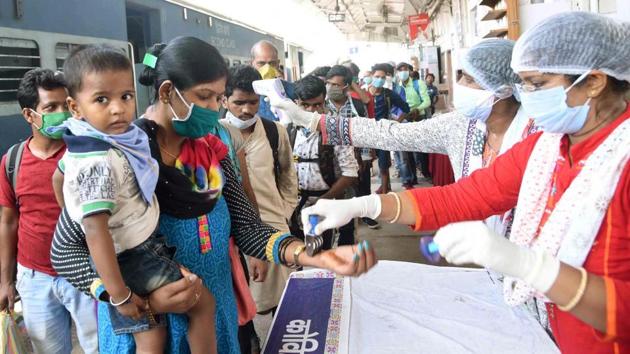 410 deaths were reported in India in the last 24 hours and the cumulative toll reached 16,095 deaths. (Santosh Kumat/HT file photo) 410 deaths were reported in India in the last 24 hours and the cumulative toll reached 16,095 deaths. (Santosh Kumat/HT file photo)
