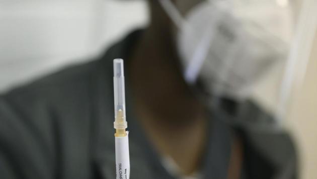 The first order, regardless of the final results of the vaccine clinical trials, will cost Brazil $127 million, Franco said. That will include 30.4 million doses to be delivered in December and January, as well as the technology transfer. (AP file photo) The first order, regardless of the final results of the vaccine clinical trials, will cost Brazil $127 million, Franco said. That will include 30.4 million doses to be delivered in December and January, as well as the technology transfer. (AP file photo)