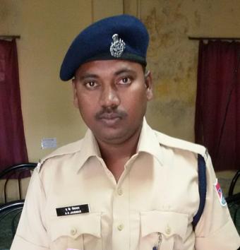 Anand Kumar Jaiswar stationed at Central Railway’s (CR) Wadibunder railway yard in Mazgaon has been urging people to wash their hands and stay safe from Covid-19. Anand Kumar Jaiswar stationed at Central Railway’s (CR) Wadibunder railway yard in Mazgaon has been urging people to wash their hands and stay safe from Covid-19.