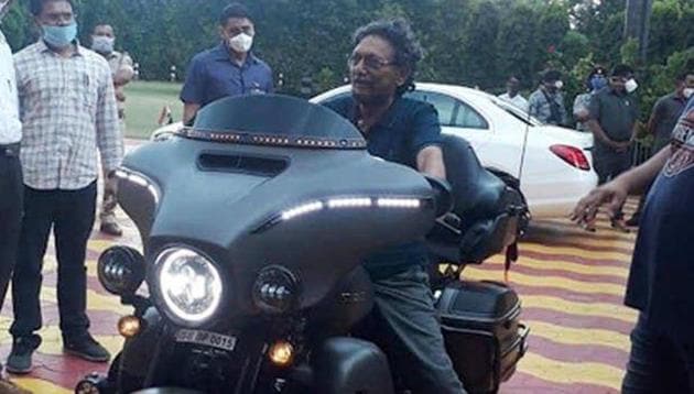 Justice Bobde was seen in a t-shirt and a pair of sneakers on the limited edition Harley Davidson CVO 2020 in his hometown of Nagpur on Sunday.(@arpitbhtnagar/Twitter Photo)