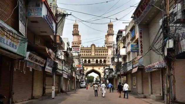 Many markets in Hyderabad have decided on a voluntary lockdown to stop the spread of Covid-19.(HT PHOTO)