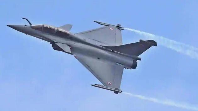 India ordered 36 Rafale jets from France in a deal worth Rs 59,000 crore in September 2016 as an emergency purchase to arrest the worrying slide in the air force’s combat capabilities. (HT File) India ordered 36 Rafale jets from France in a deal worth Rs 59,000 crore in September 2016 as an emergency purchase to arrest the worrying slide in the air force’s combat capabilities. (HT File)
