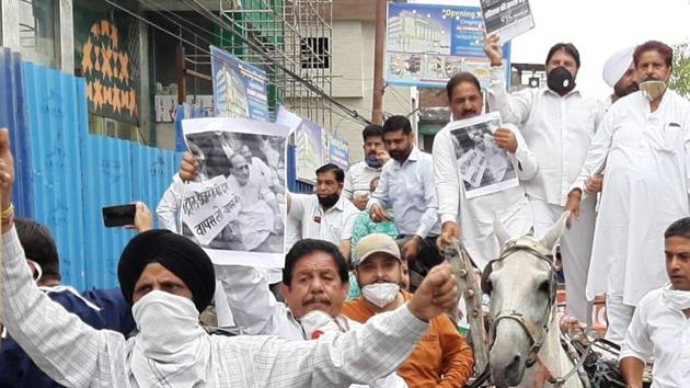 Congress leaders and party workers during a protest in Jammu on Monday. (HT photo) Congress leaders and party workers during a protest in Jammu on Monday. (HT photo)