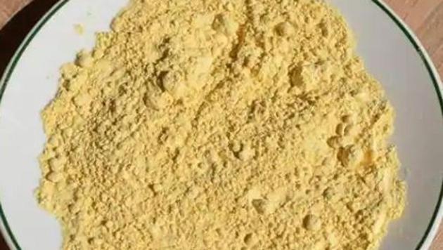 Besan is useful as a tan removal agent and a natural skin exfoliater. Mix it with ingredients like fresh cream, turmeric powder, milk to make a paste that can be applied all over face and neck and gently rubbed off.  (instagram) 