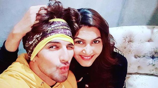 Actors Manish Raisinghan and Sangeita Chauhan have got married in Mumbai.