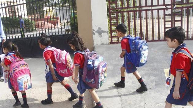 File photo: Children seen going school in Gurugram, Haryana.(Yogendra Kumar/HT PHOTO)