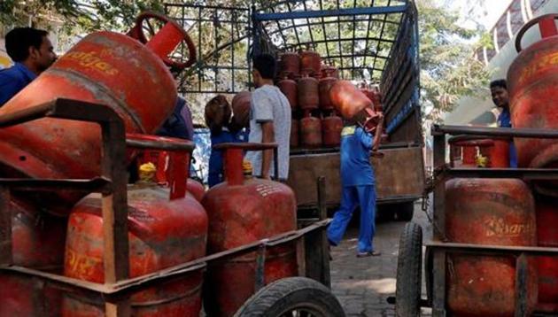 Workers load liquefied petroleum gas (LPG) cooking cylinders onto a supply truck outside a distribution centre in Mumbai.(Reuters File Photo)