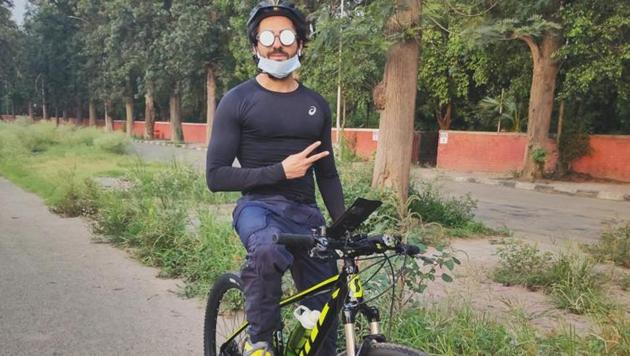 Actor Ayushmann Khurrana has taken up cycling for some serious cardio as per his daily fitness routine. Actor Ayushmann Khurrana has taken up cycling for some serious cardio as per his daily fitness routine.