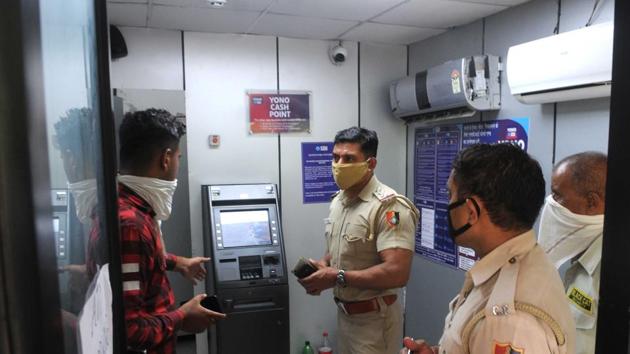 Police said they have recovered footage from the CCTV in which the suspects can be seen entering the ATM and trying to tamper with the machine.(HT Photo) Police said they have recovered footage from the CCTV in which the suspects can be seen entering the ATM and trying to tamper with the machine.(HT Photo)