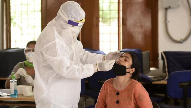 On Wednesday, the state also crossed the nine-lakh mark in the number of coronavirus sample tests, totalling 9.18 lakh till date.(PARVEEN KUMAR/HT PHOTO.) On Wednesday, the state also crossed the nine-lakh mark in the number of coronavirus sample tests, totalling 9.18 lakh till date.(PARVEEN KUMAR/HT PHOTO.)