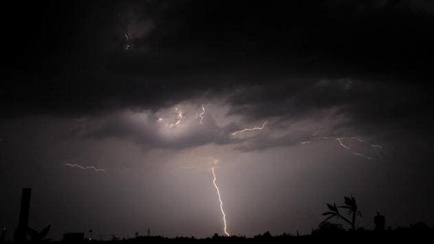 IMD said that thunderstorm with rain would occur in parts of Uttar Pradesh and Haryana. IMD said that thunderstorm with rain would occur in parts of Uttar Pradesh and Haryana.