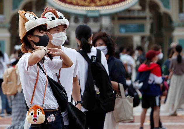 Visitors wearing Disney character hats wait for the reopening of Tokyo Disneyland along with Tokyo DisneySea, which closed for months due to the coronavirus disease (COVID-19) outbreak, at the entrance gate of Tokyo Disneyland in Urayasu, east of Tokyo, Japan July 1, 2020. (REUTERS) Visitors wearing Disney character hats wait for the reopening of Tokyo Disneyland along with Tokyo DisneySea, which closed for months due to the coronavirus disease (COVID-19) outbreak, at the entrance gate of Tokyo Disneyland in Urayasu, east of Tokyo, Japan July 1, 2020. (REUTERS)