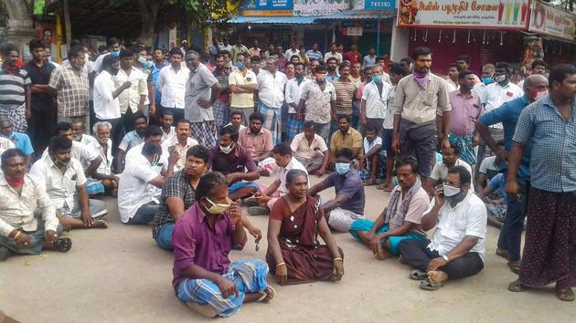 Villagers in Tamil Nadu’s Tuticorin stage a protest against the death of Jayaraj and his son Bennicks, on Sunday.(PTI File Photo) Villagers in Tamil Nadu’s Tuticorin stage a protest against the death of Jayaraj and his son Bennicks, on Sunday.(PTI File Photo)
