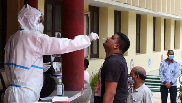 Seventy-six Covid-19 patients were also discharged from different hospitals in the state on Friday with a maximum of 14 each from Dehradun and Pauri districts. (HT PHOTO.) Seventy-six Covid-19 patients were also discharged from different hospitals in the state on Friday with a maximum of 14 each from Dehradun and Pauri districts. (HT PHOTO.)