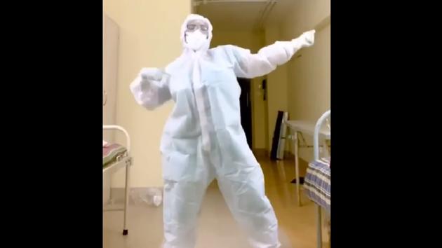 Dr Richa Negi’s groovy steps to the song, starring Varun Dhawan and Nora Fatehi, have quickly gone viral.(Instagram/@dr.richa.negi) Dr Richa Negi’s groovy steps to the song, starring Varun Dhawan and Nora Fatehi, have quickly gone viral.(Instagram/@dr.richa.negi)