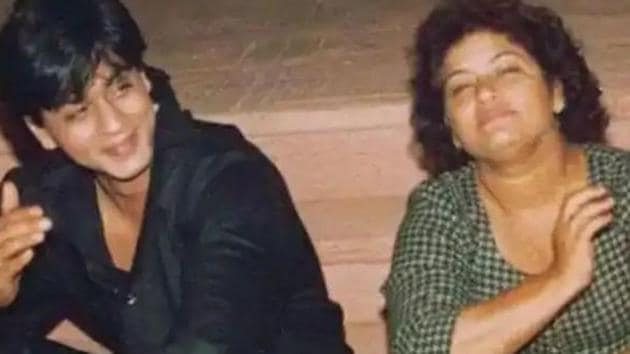 Saroj Khan and Shah Rukh Khan pose together.