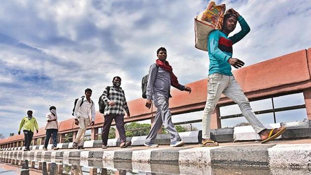 Migrant workers in Delhi walk back to their villages in Uttar Pradesh in March.(Sanchit Khanna/ HT Photo)