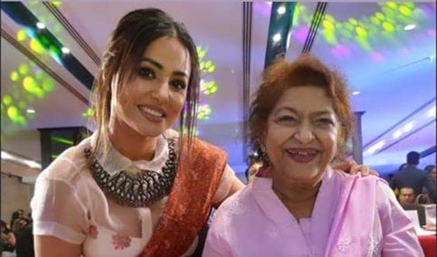 Hina Khan poses with late Saroj Khan. Hina Khan poses with late Saroj Khan.