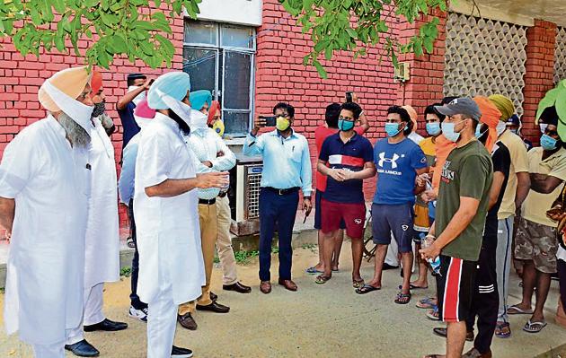 Lok Insaaf Party chief and MLA Simarjit Singh Bains interacting with residents brought back from Arab countries at Punjab Agricultural University quarantine centre in Ludhiana on Friday. (Gurpreet Singh/HT) Lok Insaaf Party chief and MLA Simarjit Singh Bains interacting with residents brought back from Arab countries at Punjab Agricultural University quarantine centre in Ludhiana on Friday. (Gurpreet Singh/HT)
