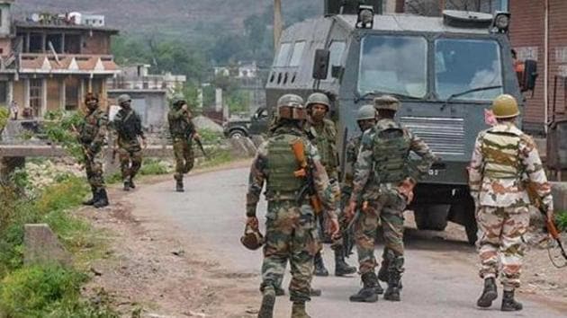 Till June this year, 14 Indian nationals have been killed and 88 more have been injured in more than 2,432 unprovoked ceasefire violations carried out on the LoC.(PTI PHOTO.) Till June this year, 14 Indian nationals have been killed and 88 more have been injured in more than 2,432 unprovoked ceasefire violations carried out on the LoC.(PTI PHOTO.)