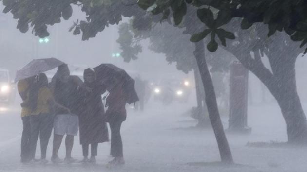 Traffic authorities said waterlogging was reported from Gol Deul, Sion Road, Gandhi Market near King’s Circle, and Hindmata. (Pratik Chorge/HT Photo) Traffic authorities said waterlogging was reported from Gol Deul, Sion Road, Gandhi Market near King’s Circle, and Hindmata. (Pratik Chorge/HT Photo)