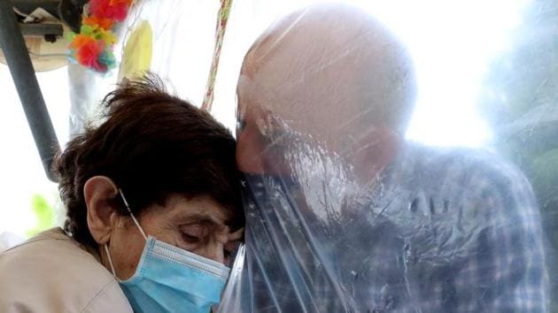 Luigia Pani, 89, a resident at Belgian nursing home "Le Jardin de Picardie" enjoy hugs and cuddles with her son Riccardo Vacca through a wall made with plastic sheets to protect against potential coronavirus disease (COVID-19) infection, in Peruwelz, Belgium July 1, 2020. (REUTERS) Luigia Pani, 89, a resident at Belgian nursing home "Le Jardin de Picardie" enjoy hugs and cuddles with her son Riccardo Vacca through a wall made with plastic sheets to protect against potential coronavirus disease (COVID-19) infection, in Peruwelz, Belgium July 1, 2020. (REUTERS)
