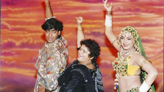 Choreographer Saroj Khan  seen in an old photo with actor Ajay Devgn and Upasana Singh. Khan is survived by her husband, son and two daughters. (HT ArChive ) 