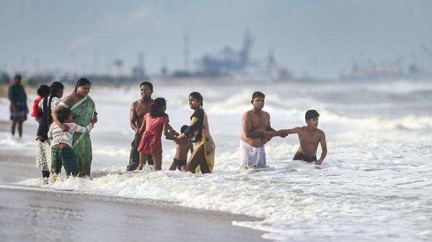 People seen at Marina beach during the lockdown. Health department officials from the state said that high caseload shouldn’t scare people as it is a result of Tamil Nadu’s strategy of “aggressive and increased testing” and that the state’s focus is to reduce its fatalities. The state has a case fatality rate of 1.3%, which is low when compared to the national average of 2.9%, reported HT. (R Senthil Kumar / PTI)
