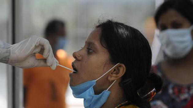 A health worker collects a COVID-19 sample from an individual, at Sector 30 District Hospital, in Noida, India, on Friday, 03 July, 2020. (Sunil Ghosh / Hindustan Times) A health worker collects a COVID-19 sample from an individual, at Sector 30 District Hospital, in Noida, India, on Friday, 03 July, 2020. (Sunil Ghosh / Hindustan Times)