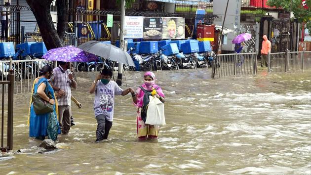 Mumbaikars armed with the season’s essentials of umbrellas and face masks make their way across a road in Parel on July 3. The IMD has issued a red alert for suburban Mumbai, Raigad, Satara and Ratnagiri in Maharashtra, with a prediction of extremely heavy rainfall over the next 24 hours. (Anshuman Poyrekar / HT Photo) Mumbaikars armed with the season’s essentials of umbrellas and face masks make their way across a road in Parel on July 3. The IMD has issued a red alert for suburban Mumbai, Raigad, Satara and Ratnagiri in Maharashtra, with a prediction of extremely heavy rainfall over the next 24 hours. (Anshuman Poyrekar / HT Photo)