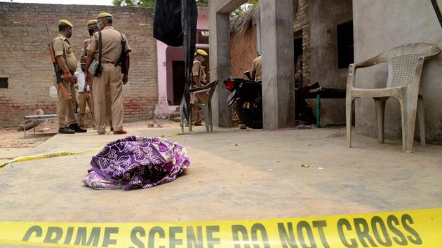 The police team came under attack from three sides. Taken by surprise, as they ran for cover, criminals on the ground accosted them and snatched their weapons. (AFP) The police team came under attack from three sides. Taken by surprise, as they ran for cover, criminals on the ground accosted them and snatched their weapons. (AFP)