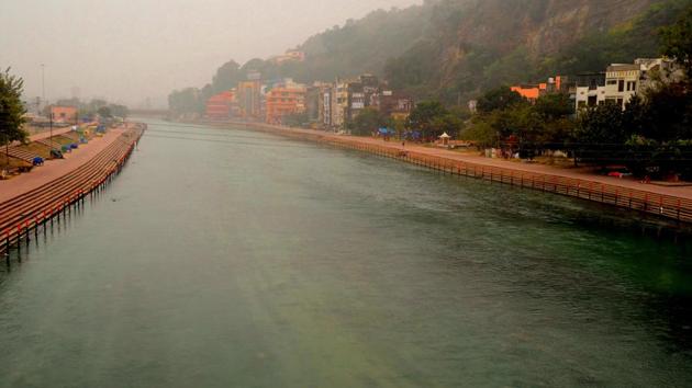 The Uttarakhand government will develop the British-era Ganga canal stretch in Roorkee as a hub of water sports in the Himalayan state.(HT PHOTO.)