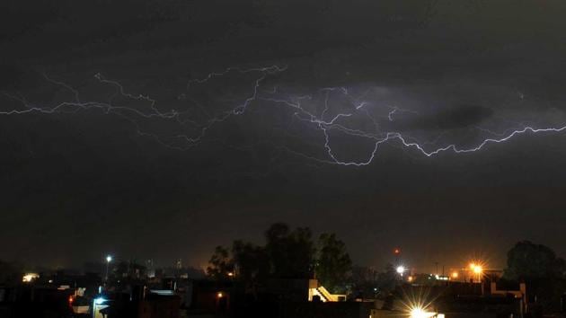 On Saturday, IMD warned that intense thunderstorms and lightning are likely over south-east Uttar Pradesh, Bihar, east Rajasthan, Madhya Pradesh, Chhattisgarh, Jharkhand, east Vidarbha and Odisha during the following 12 hours.(Keshav Singh/HT file photo)