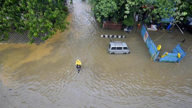 A motorist wades through a waterlogged road in Jogeshwari, Mumbai. Besides the civic bodies in Mumbai Metropolitan Region, authorities in districts like Aurangabad, Solapur, Jalgaon are also going for aggressive tracing and ramping up of health infrastructure in the wake of the coronavirus disease (COVID-19), reported HT. (Satyabrata Tripathy / HT Photo) A motorist wades through a waterlogged road in Jogeshwari, Mumbai. Besides the civic bodies in Mumbai Metropolitan Region, authorities in districts like Aurangabad, Solapur, Jalgaon are also going for aggressive tracing and ramping up of health infrastructure in the wake of the coronavirus disease (COVID-19), reported HT. (Satyabrata Tripathy / HT Photo)