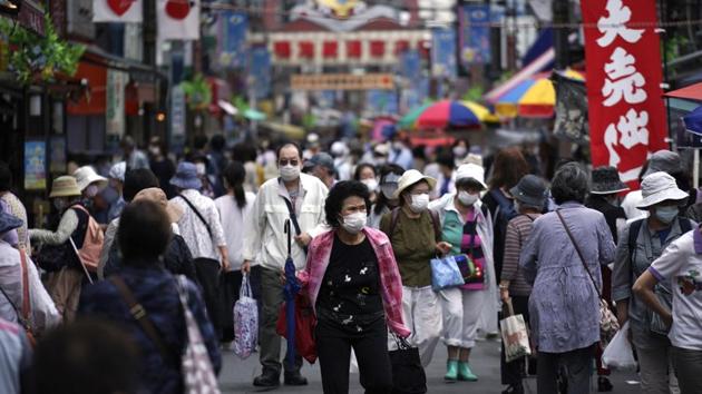 A street is crowded by shoppers in Tokyo. Japan’s economy is opening cautiously, with social-distancing restrictions amid the coronavirus pandemic.(AP)