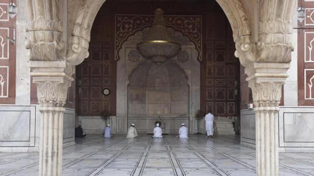 A congregation offers namaz at the Jama Masjid on July 4. In another part of Delhi, the city’s biggest mosque and a major tourist monument, the Jama Masjid made a second go at opening to the public after an about-turn in June following an assessment of the Covid-19 situation in the capital by mosque administration. (Sanjeev Verma / HT Photo) A congregation offers namaz at the Jama Masjid on July 4. In another part of Delhi, the city’s biggest mosque and a major tourist monument, the Jama Masjid made a second go at opening to the public after an about-turn in June following an assessment of the Covid-19 situation in the capital by mosque administration. (Sanjeev Verma / HT Photo)