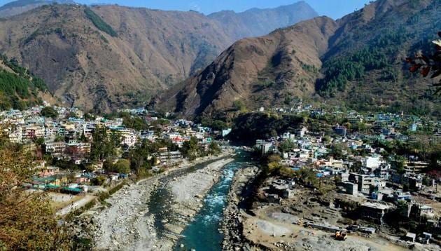 Nepal had recently set up six border outposts near Dharchula in Pithoragarh district in Uttarakhand before it removed two of them.(HT FILE PHOTO)