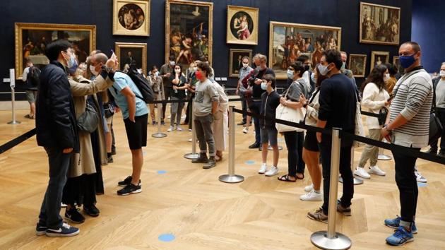 Visitors take pictures in front of the ‘Mona Lisa’ inside the Louvre Museum. Museum director Martinez said sometimes the Louvre can “intimidate” certain demographics and the museum needs to reassure people that its collections are also for them with improved presentation, labelling and curation. (FRANCOIS GUILLOT / AFP) Visitors take pictures in front of the ‘Mona Lisa’ inside the Louvre Museum. Museum director Martinez said sometimes the Louvre can “intimidate” certain demographics and the museum needs to reassure people that its collections are also for them with improved presentation, labelling and curation. (FRANCOIS GUILLOT / AFP)