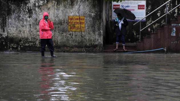 A spell of heavy rain lashed the city between 3 am and 4 am, and left areas like service lanes of Delhi-Gurgaon Expressway at Narsinghpur, Rampura flyover, IFFCO Chowk, Signature Tower, Sector 30/31 exit heavily waterlogged. (AP) A spell of heavy rain lashed the city between 3 am and 4 am, and left areas like service lanes of Delhi-Gurgaon Expressway at Narsinghpur, Rampura flyover, IFFCO Chowk, Signature Tower, Sector 30/31 exit heavily waterlogged. (AP)