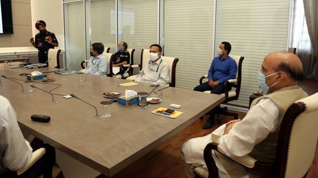 Defence minister Rajnath Singh reviews border infrastructure projects with BRO officials inNew Delhi on Tuesday. (ANI Photo) Defence minister Rajnath Singh reviews border infrastructure projects with BRO officials inNew Delhi on Tuesday. (ANI Photo)